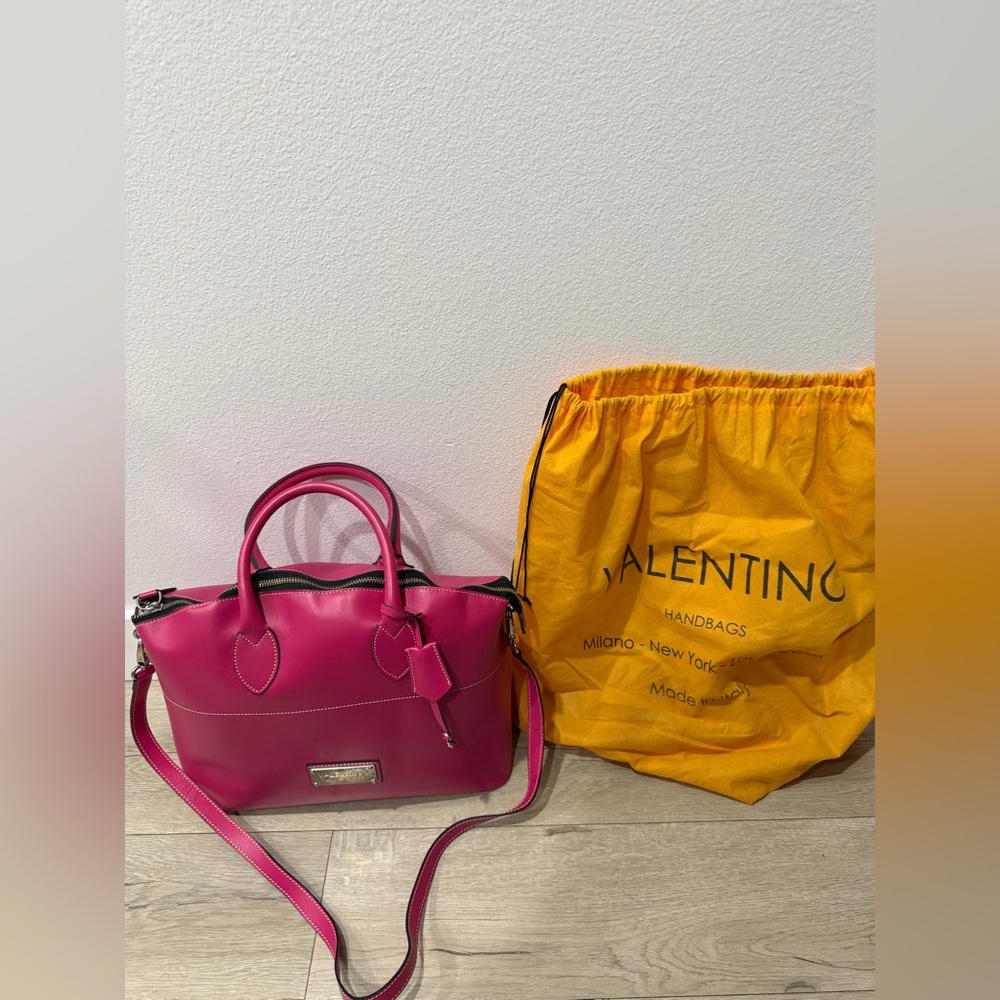 Fuchsia color Valentino handbag for sale in very good condition!